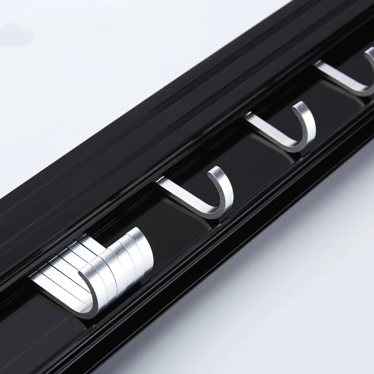Drill-Free Wall-Mounted Knife Rack